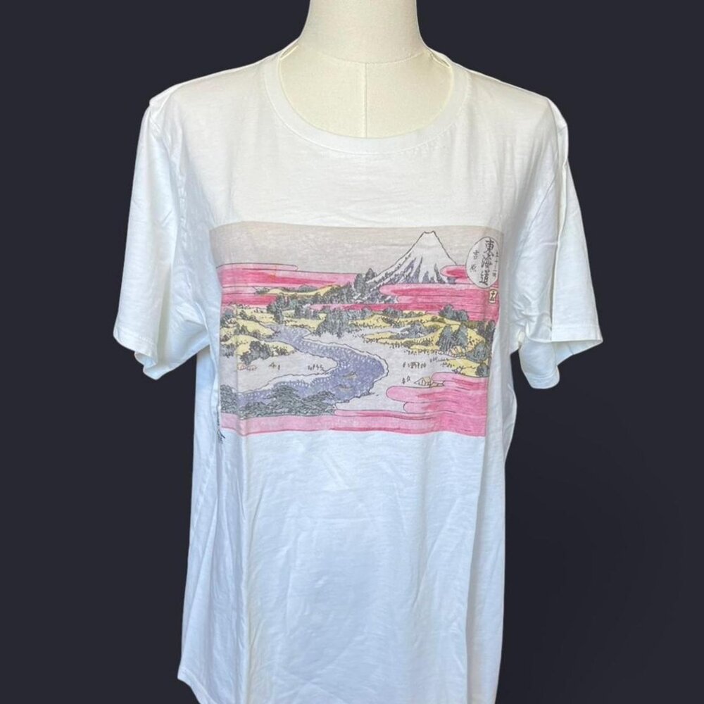 uniqlo white graphic tee with traditional japanese art design